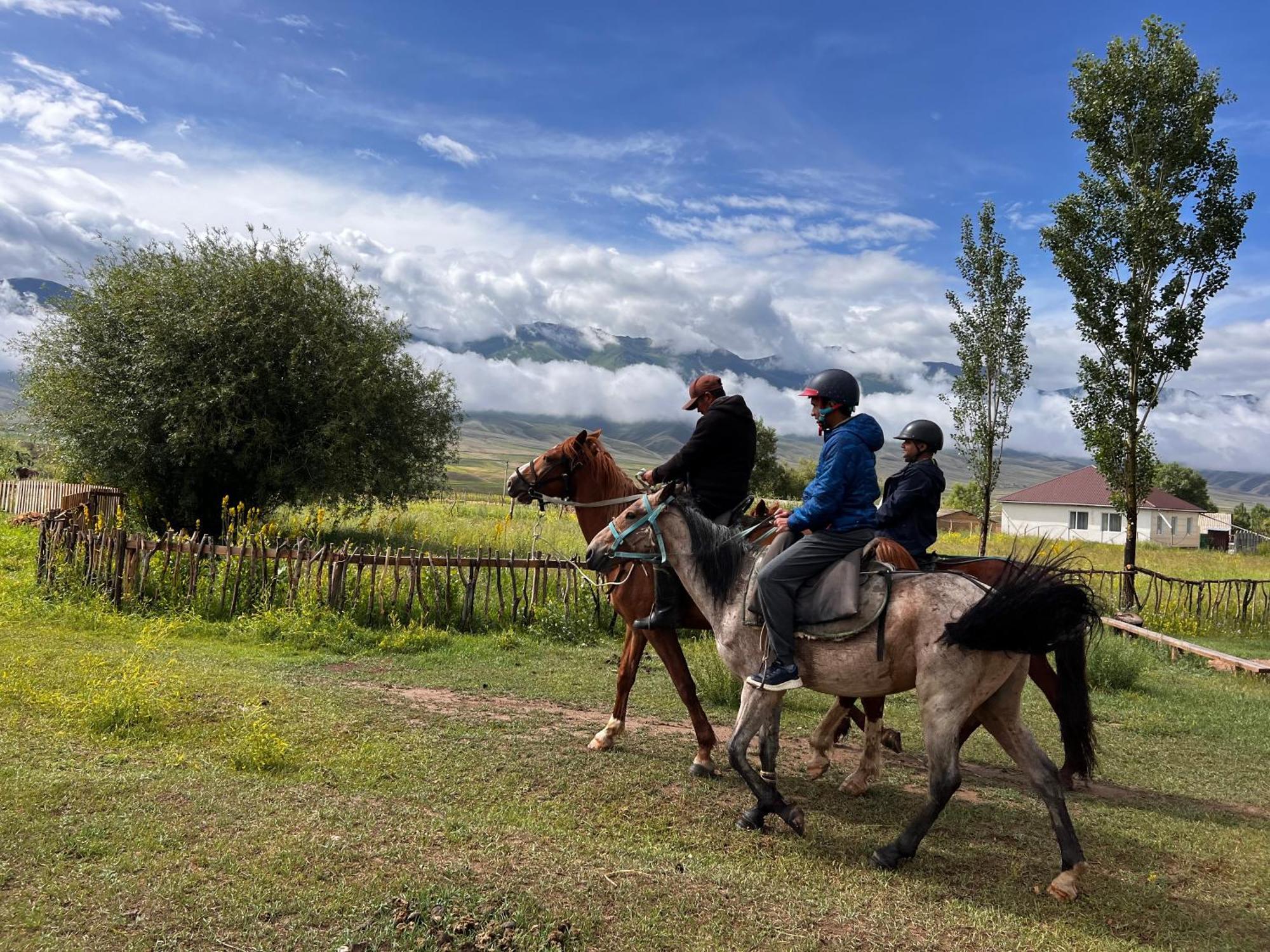 Kyzart Hotel & Horse Tours Bagysh Eksteriør billede